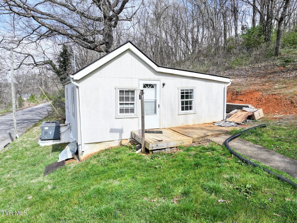 Photo of 346 Locust Street, Greeneville, TN 37745 (MLS # 9992891)