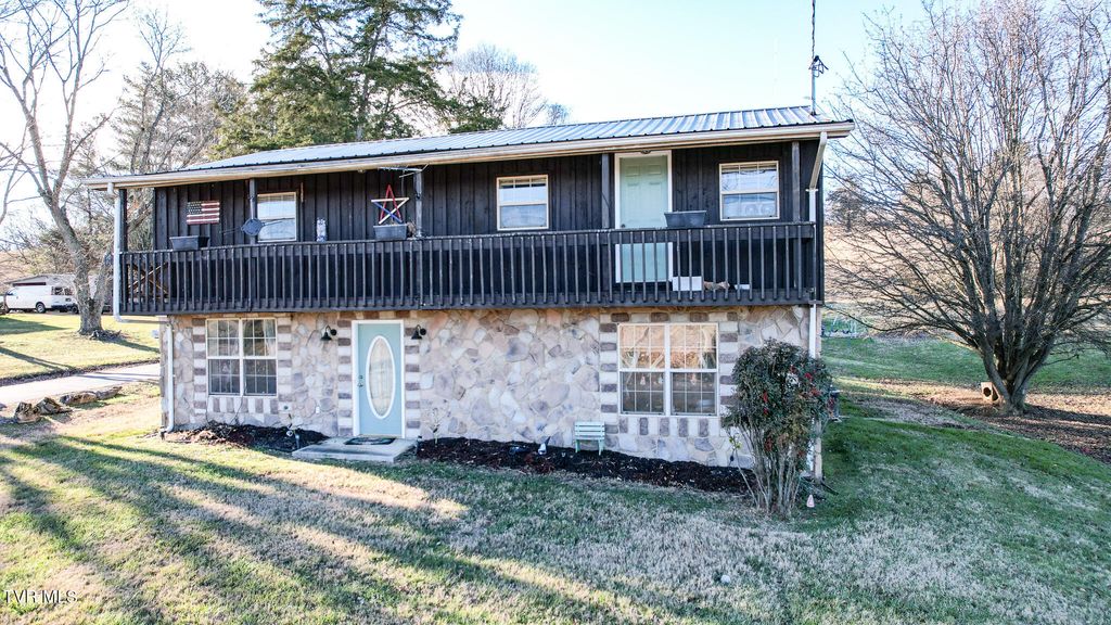 Photo of 2205 Brown Springs Rd Rd, Greeneville, TN 37743 (MLS # 9990329)