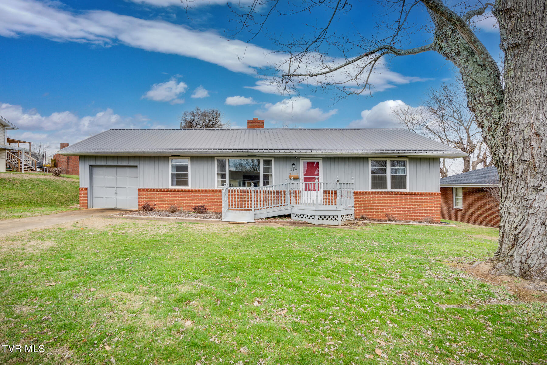 Photo 1 of 25 — 829 Morison Avenue, Kingsport, TN 37660
