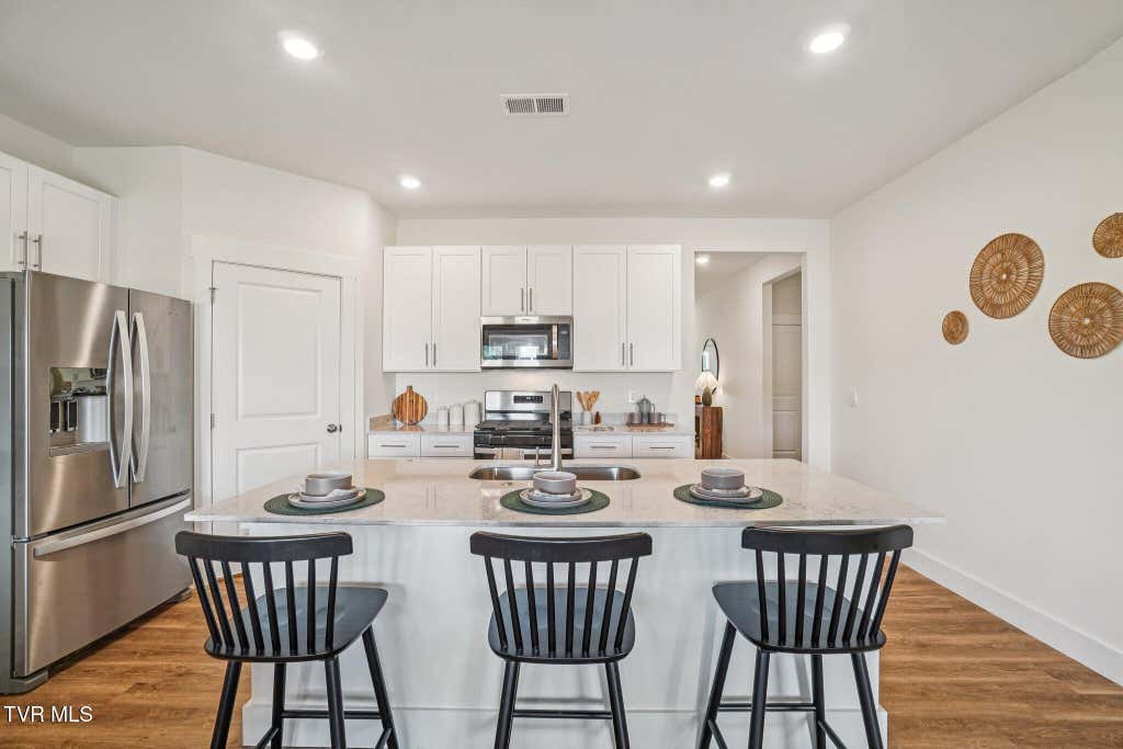 Photo of 325 Chimney View Loop Loop, Blountville, TN 37617 (MLS # 9997526)