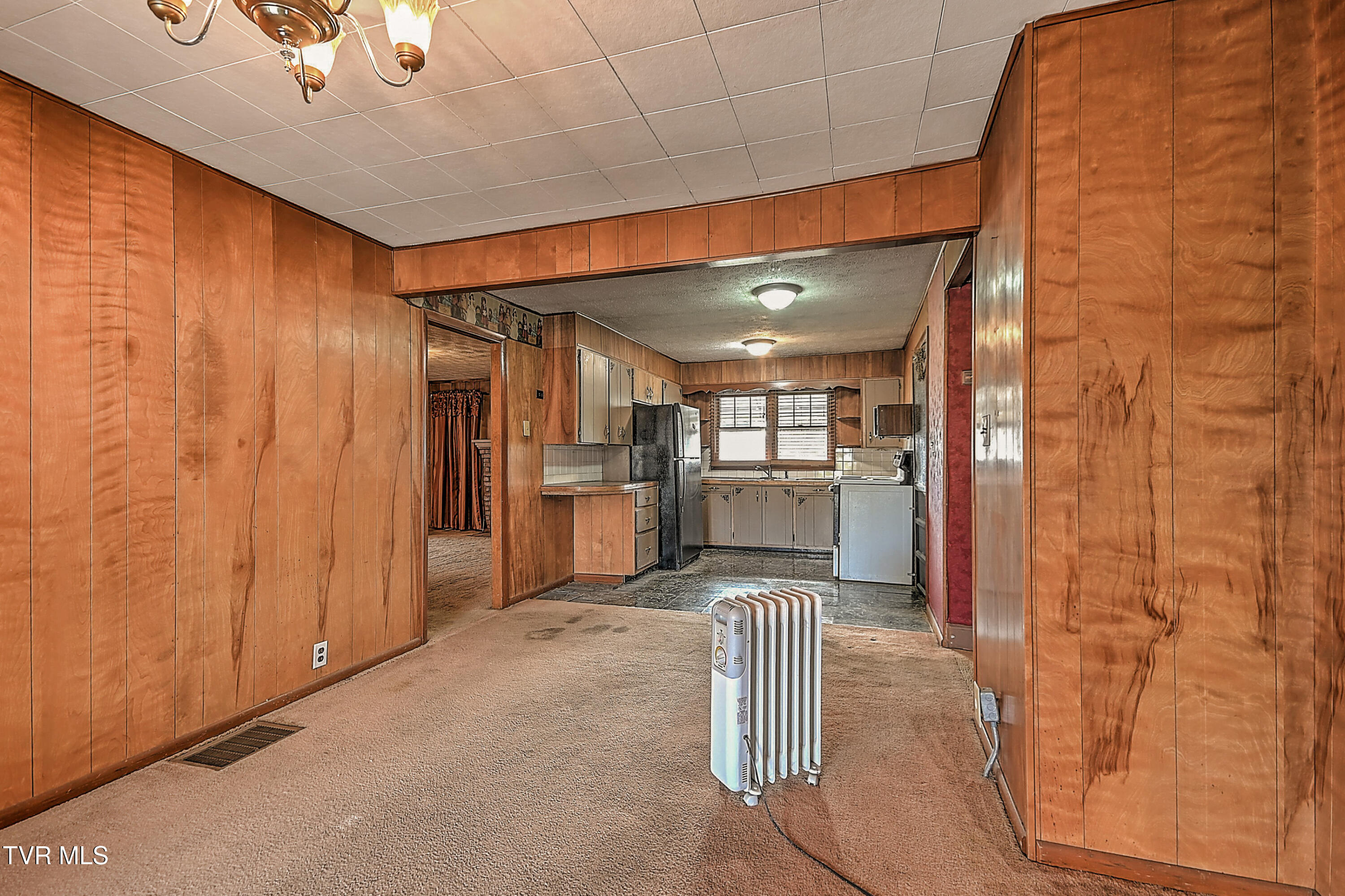 1308 South Eastman Road