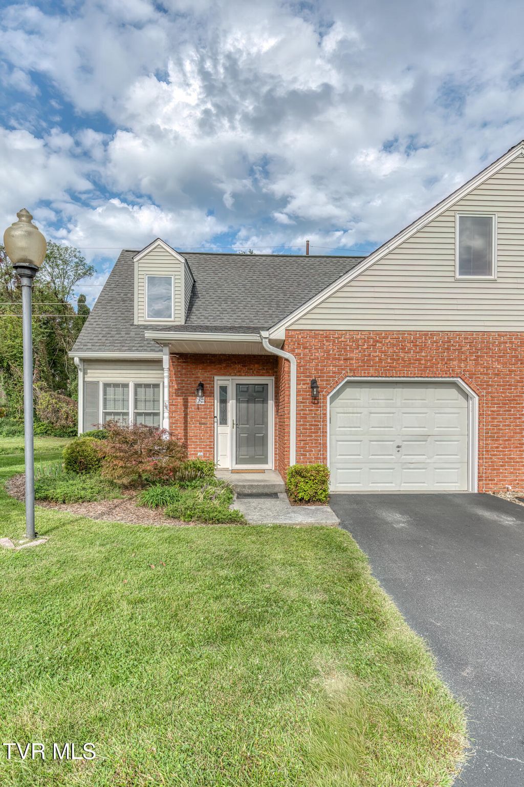Photo of 1725 Lakeview Drive #27, Johnson City, TN 37601 (MLS # 9986751)