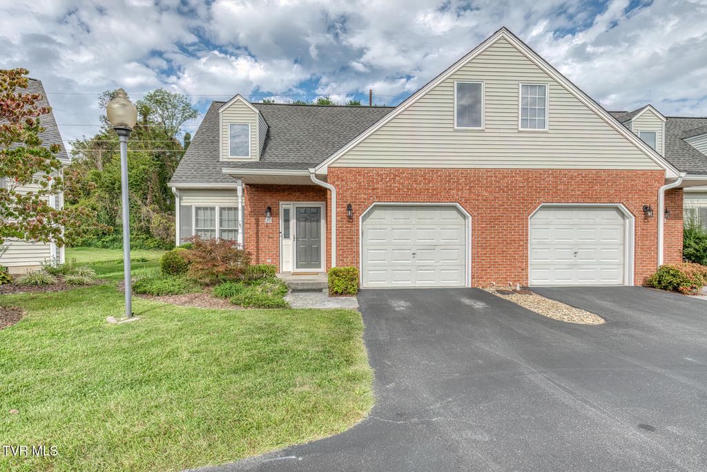 Photo of 1725 Lakeview Drive #27, Johnson City, TN 37601 (MLS # 9986751)