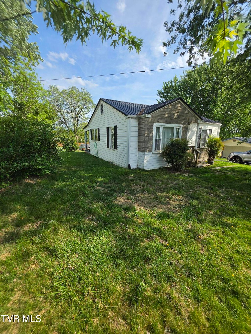 Photo of 508 Barton Ridge Road, Greeneville, TN 37745 (MLS # 9994136)