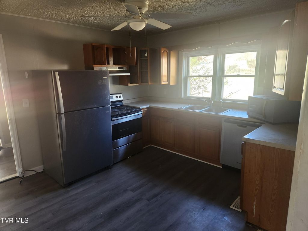 Photo of 539 Elm Street, Mount Carmel, TN 37645 (MLS # 9988246)