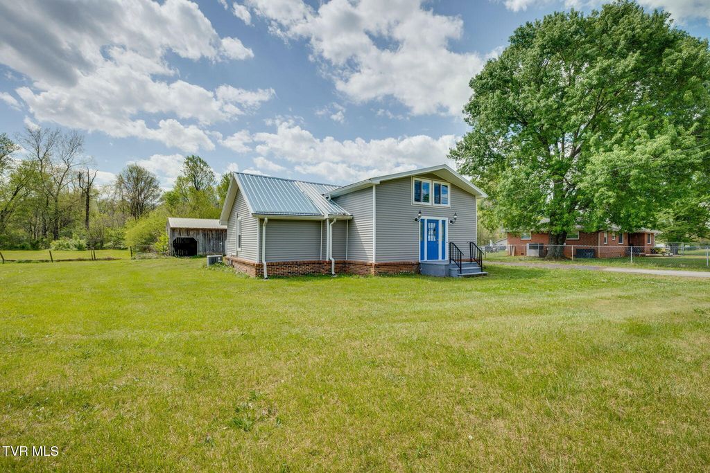 Photo of 956 TN-91, Elizabethton, TN 37643 (MLS # 9994027)