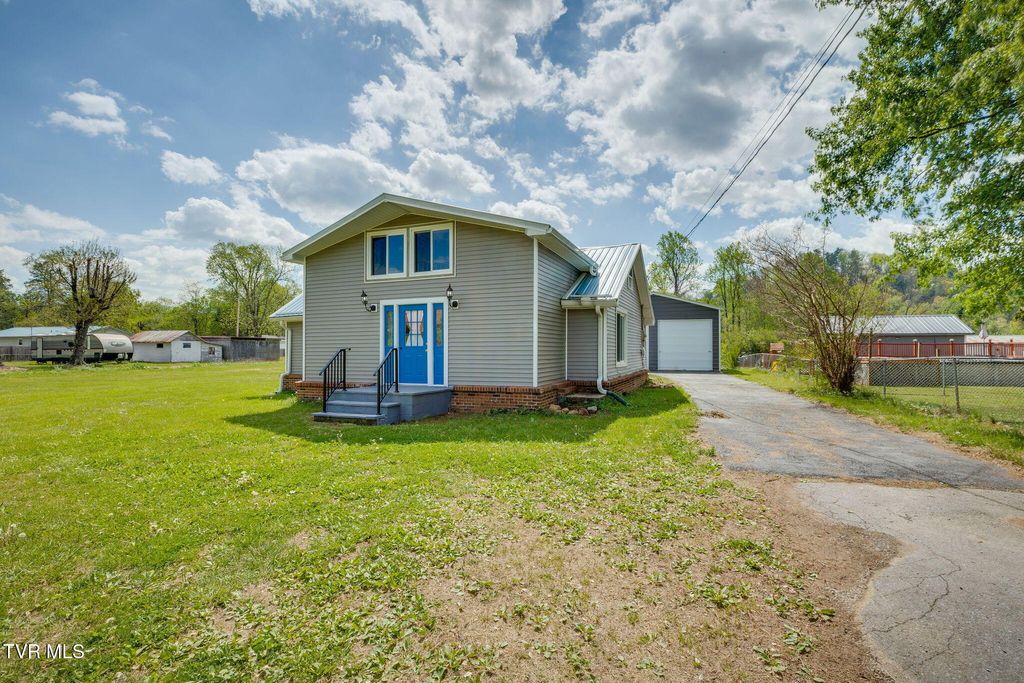 Photo of 956 TN-91, Elizabethton, TN 37643 (MLS # 9994027)