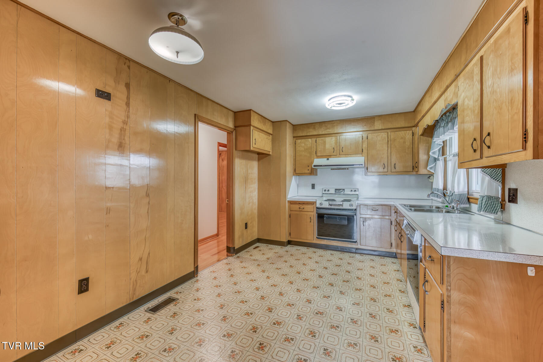 408 Jonesboro Road, Piney Flats, Tennessee image 9
