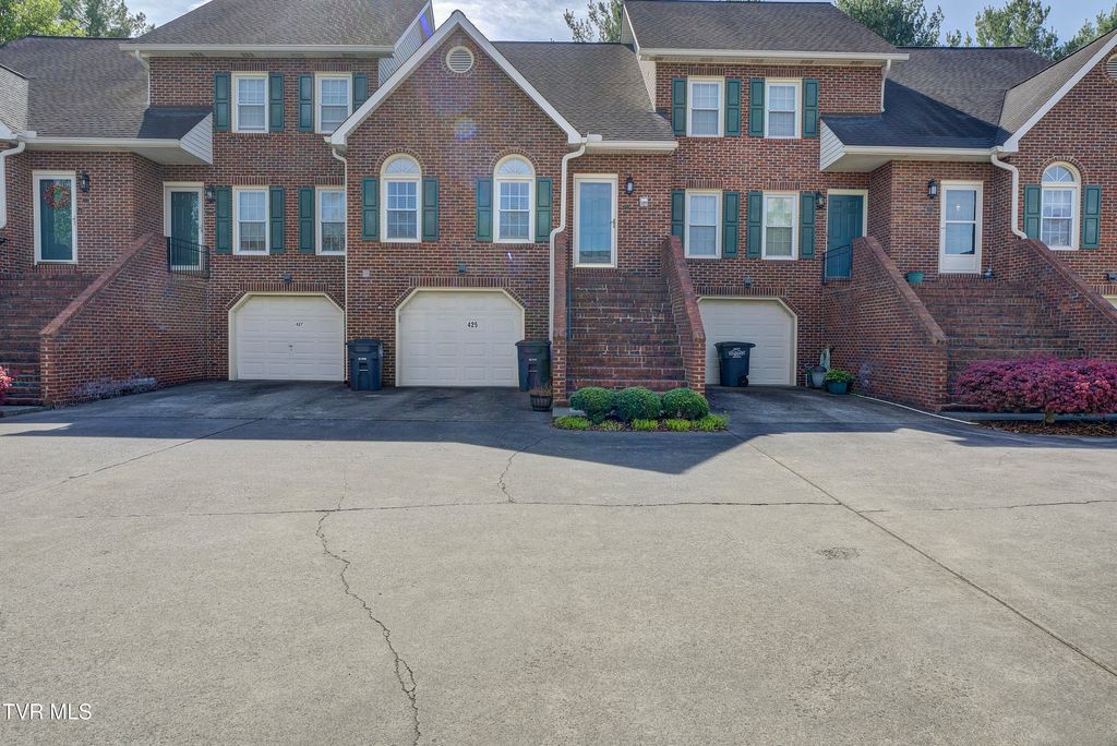 Photo of 425 Andover Court #425, Kingsport, TN 37663 (MLS # 9993667)