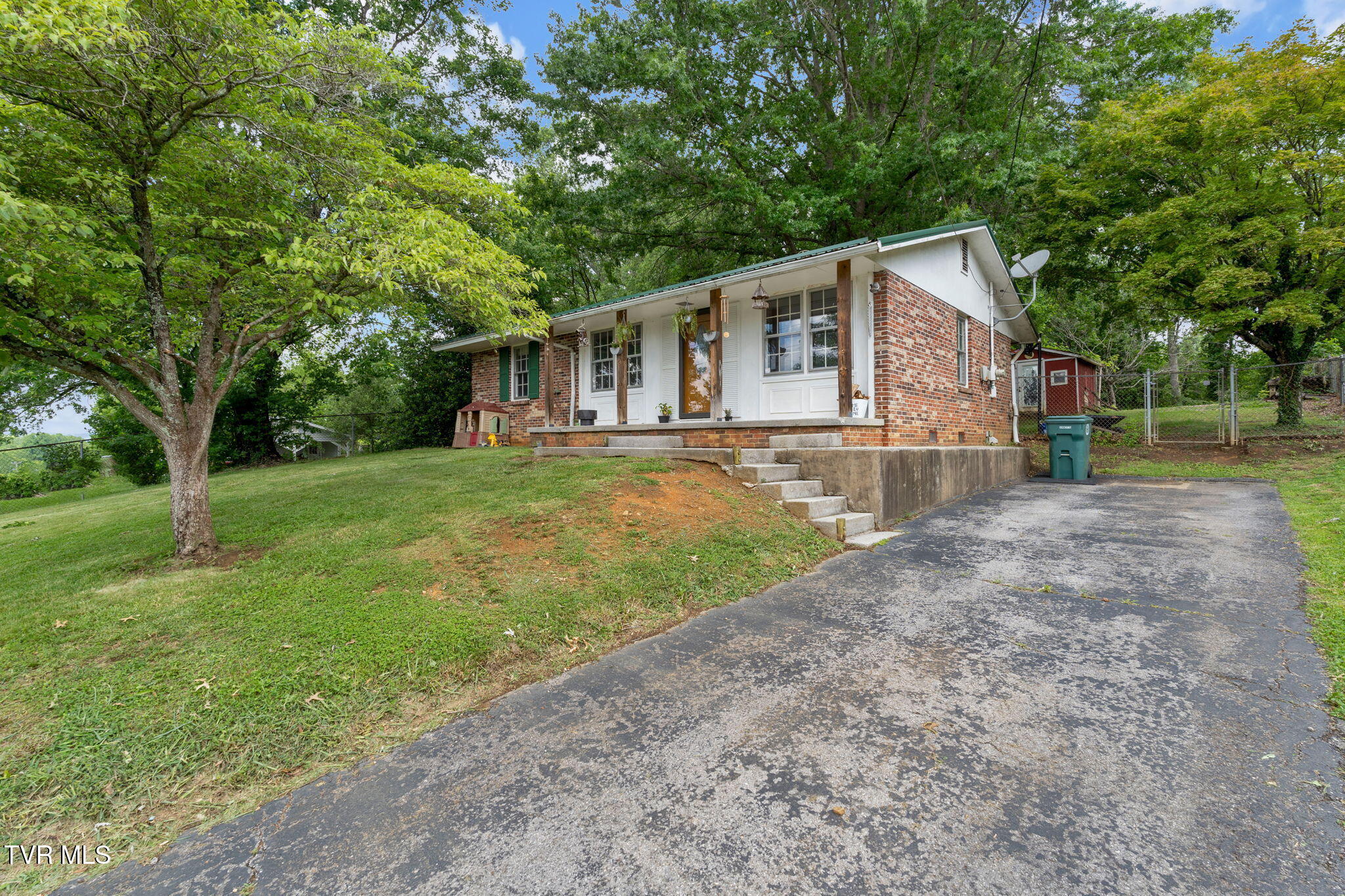 324 Reservoir Street, Bristol, Virginia image 2