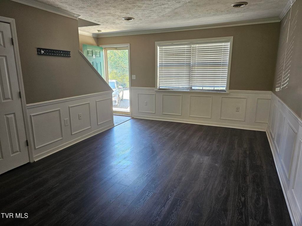 Photo of 453 Eastley Court #6, Kingsport, TN 37660 (MLS # 9986590)