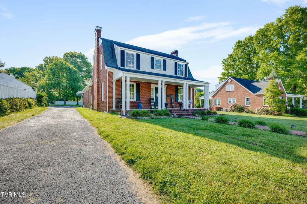Photo of 1608 Crescent Drive, Kingsport, TN 37664 (MLS # 9994342)
