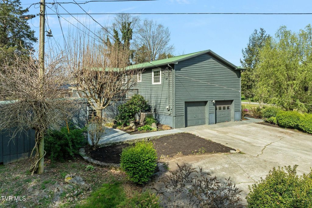 Photo of 524 Mountain View Drive, Piney Flats, TN 37686 (MLS # 9993625)