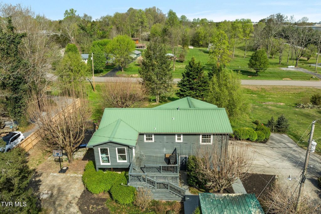 Photo of 524 Mountain View Drive, Piney Flats, TN 37686 (MLS # 9993625)