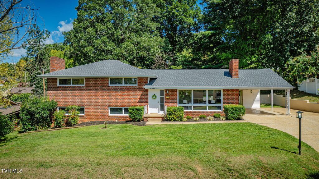 Photo of 912 Colfax Avenue, Kingsport, TN 37660 (MLS # 9985096)