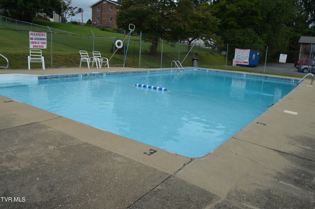 Photo of 1805 King College Road #E6, Bristol, TN 37620 (MLS # 9980729)