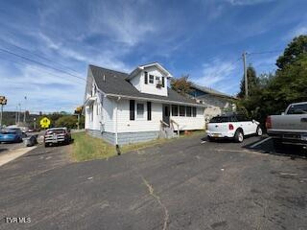 Photo of 921 Edgemont Avenue #1-2, Bristol, TN 37620 (MLS # 9988018)