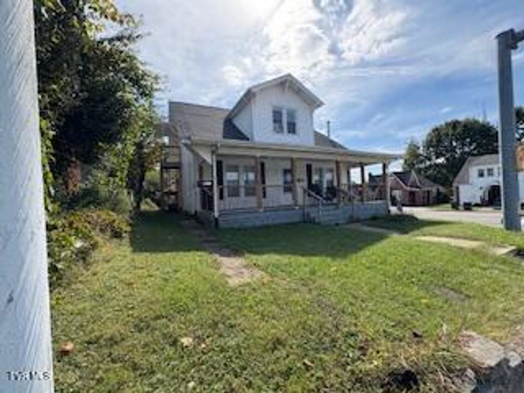 Photo of 921 Edgemont Avenue #1-2, Bristol, TN 37620 (MLS # 9988018)