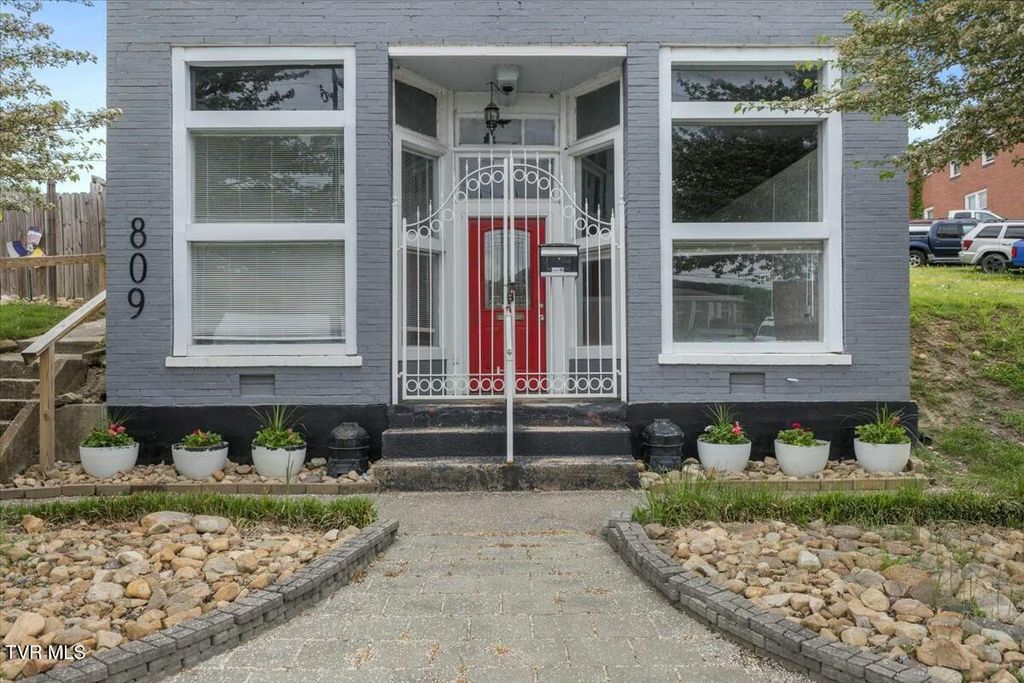 Photo of 809 Sullivan Street, Kingsport, TN 37660 (MLS # 9979223)