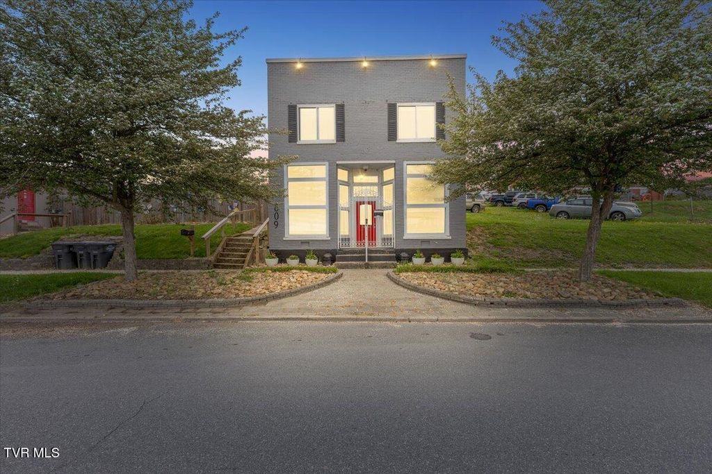 Photo of 809 Sullivan Street, Kingsport, TN 37660 (MLS # 9979223)