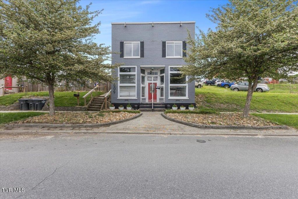 Photo of 809 Sullivan Street, Kingsport, TN 37660 (MLS # 9979223)