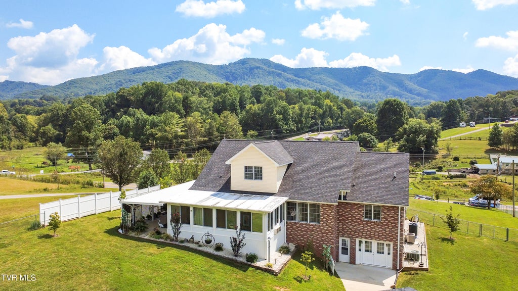Photo of 2514 Cherokee Road, Johnson City, TN 37604 (MLS # 10000443)