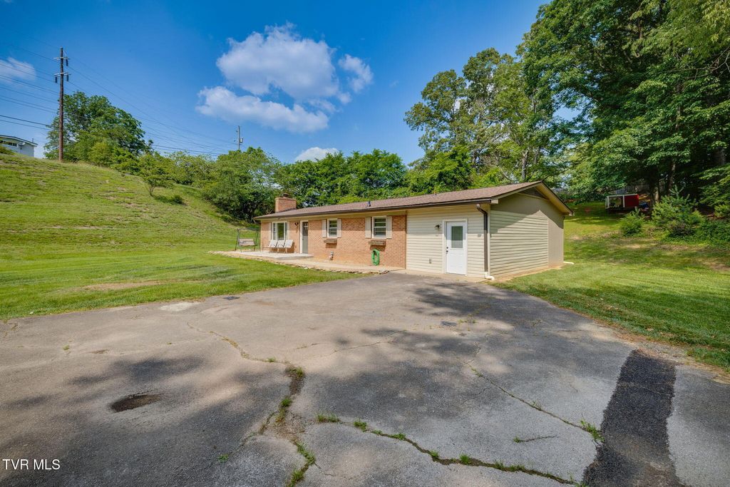 Photo of 309 Knob Hill Drive, Bristol, TN 37620 (MLS # 9981604)