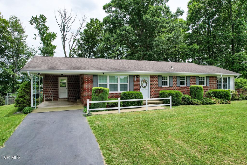 Photo of 126 Poplar Hill Drive, Johnson City, TN 37604 (MLS # 9991621)