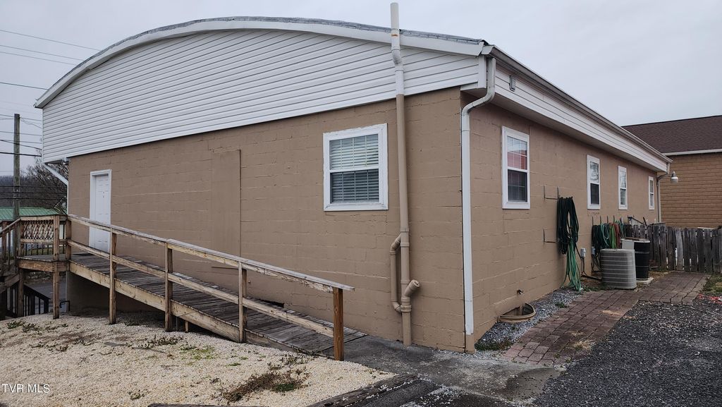 Photo of 1605 Southside Avenue, Bristol, TN 37620 (MLS # 9965094)