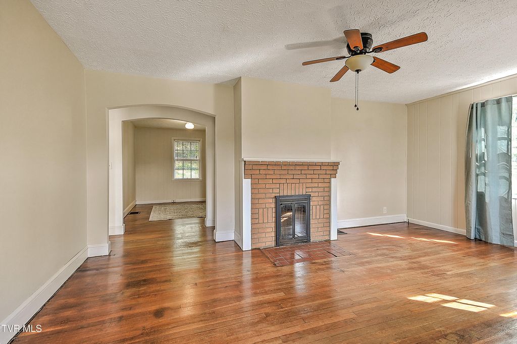 Photo of 205 Mullins Street, Kingsport, TN 37665 (MLS # 9993603)