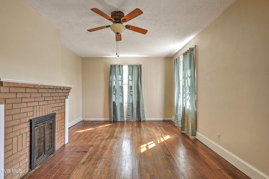 Photo of 205 Mullins Street, Kingsport, TN 37665 (MLS # 9993603)