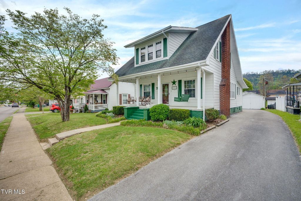 Photo of 322 Carolina Avenue, Erwin, TN 37650 (MLS # 9993922)