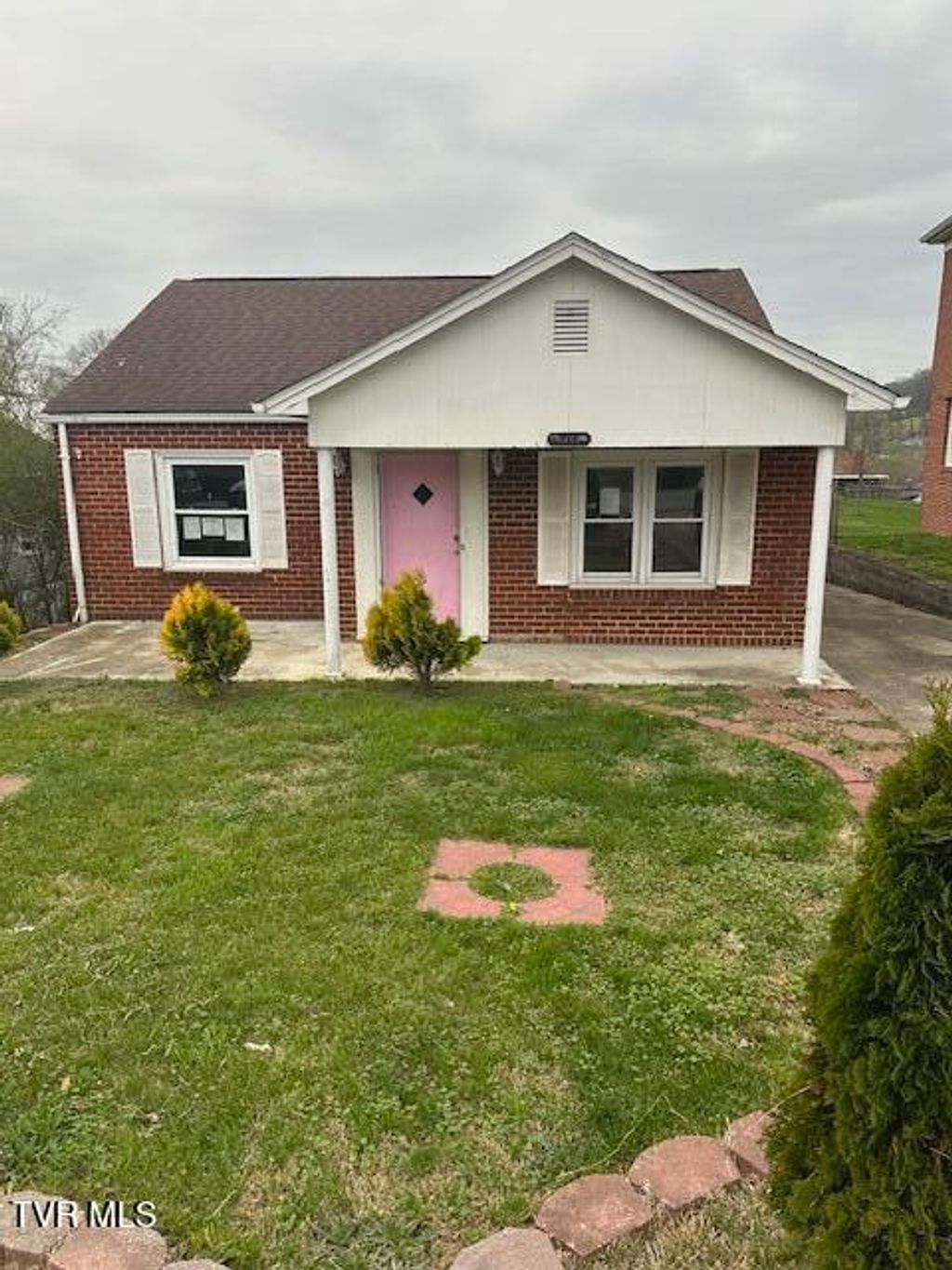 Photo of 1936 Darnell Drive, Kingsport, TN 37665 (MLS # 9992999)