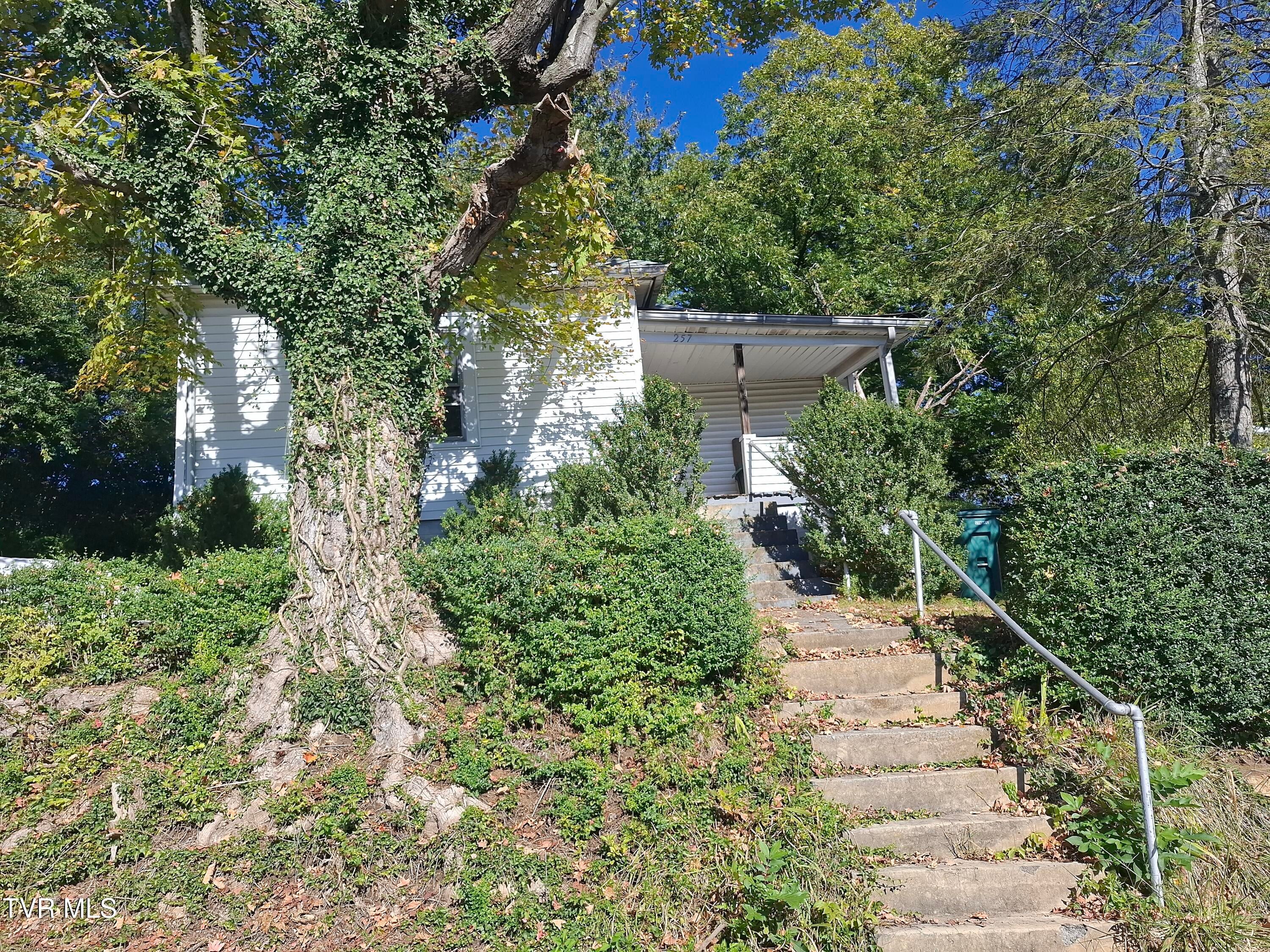 257 Midland Circle