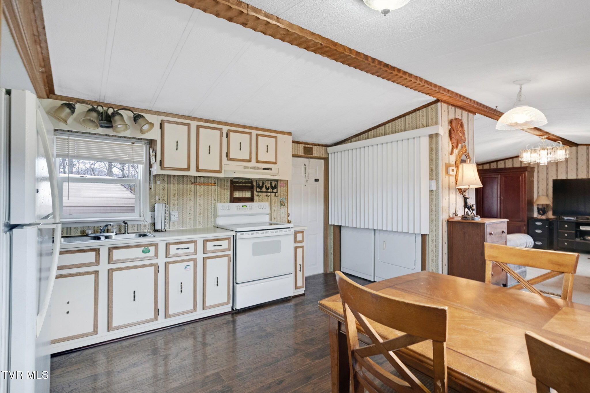 705 White Top Road, Bluff City, Tennessee image 2