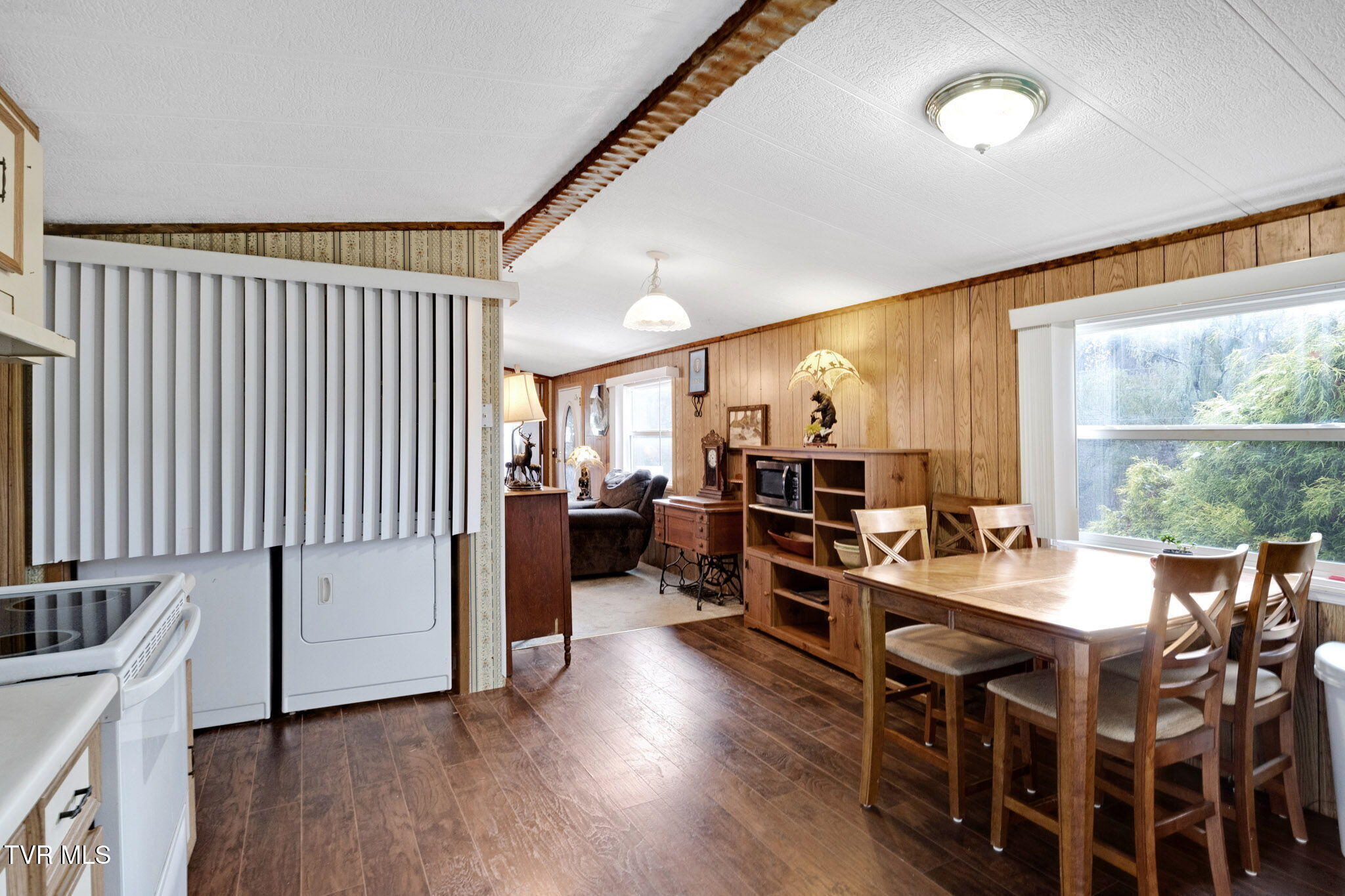 705 White Top Road, Bluff City, Tennessee image 4