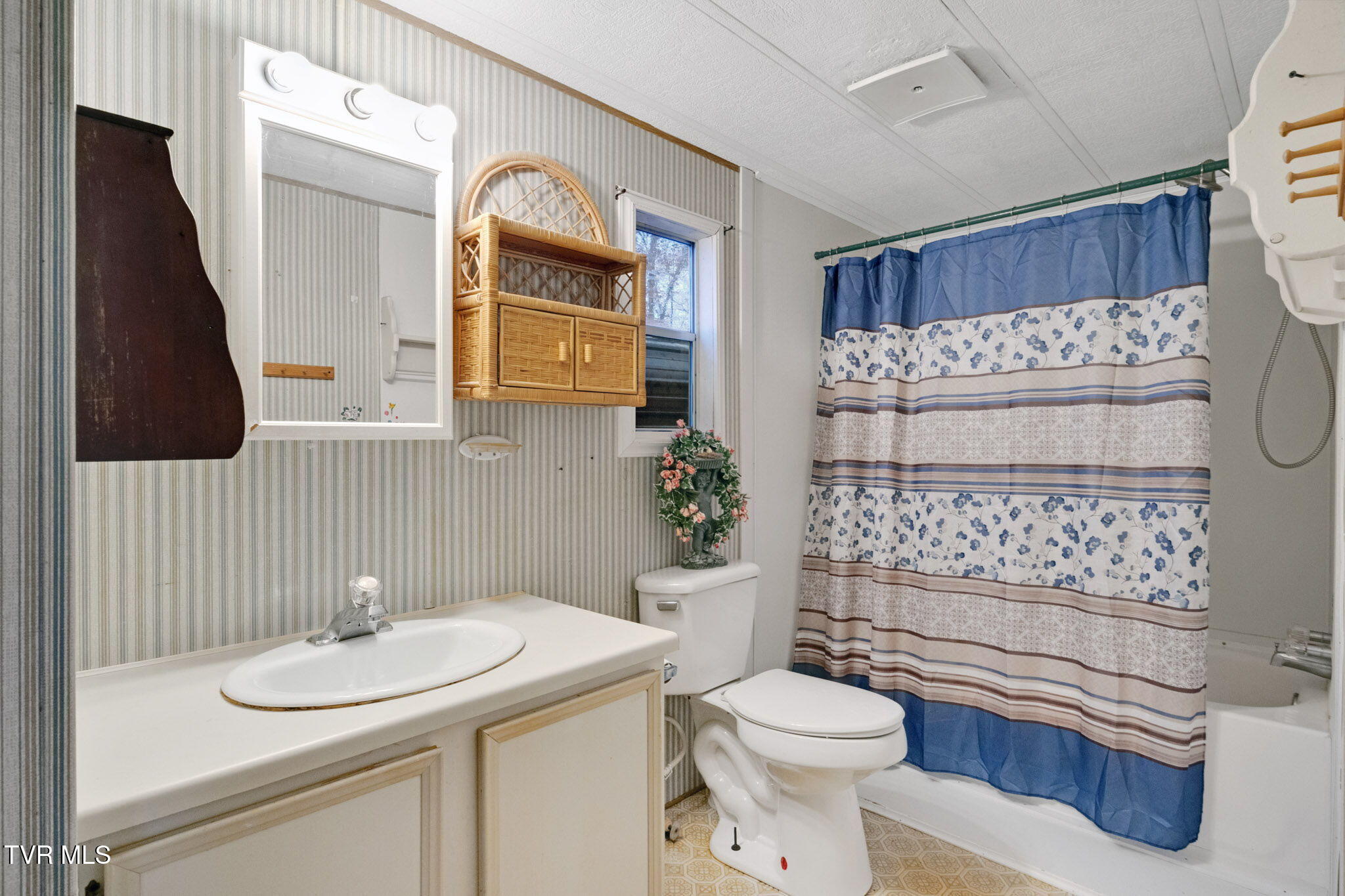 705 White Top Road, Bluff City, Tennessee image 8