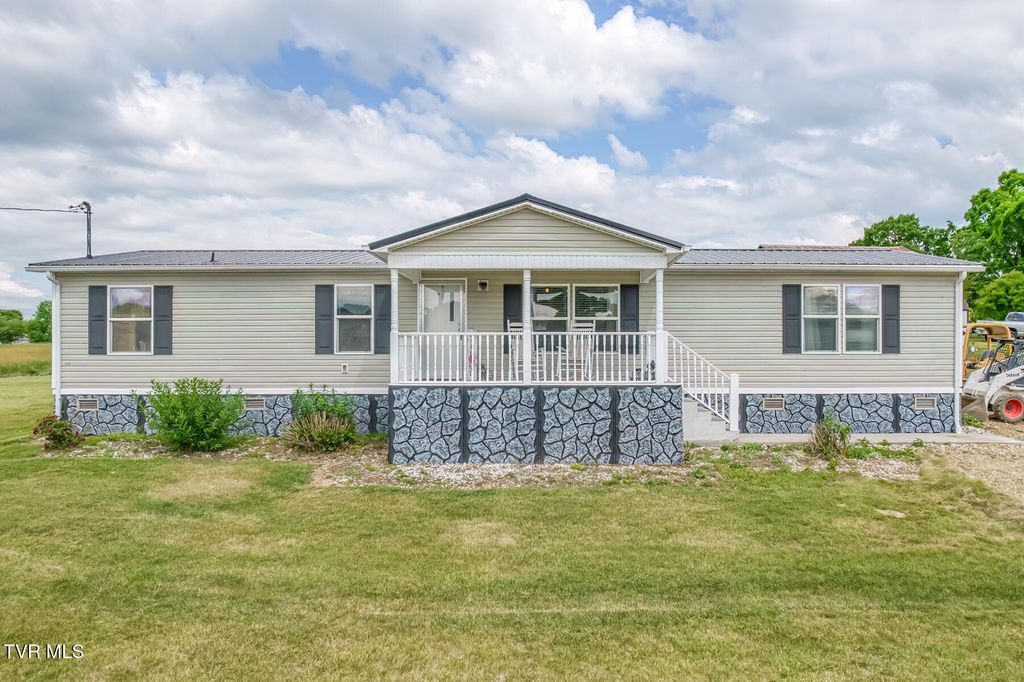 Photo of 2069 Devault Bridge Road, Piney Flats, TN 37686 (MLS # 9995400)