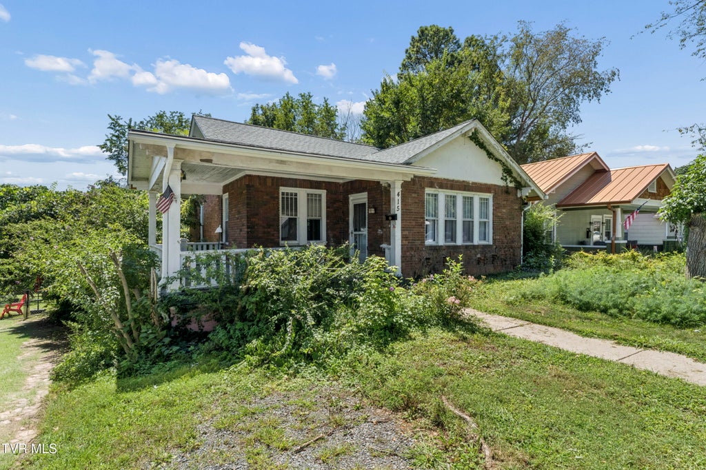 Photo of 415 Highland Avenue, Johnson City, TN 37604 (MLS # 10000050)