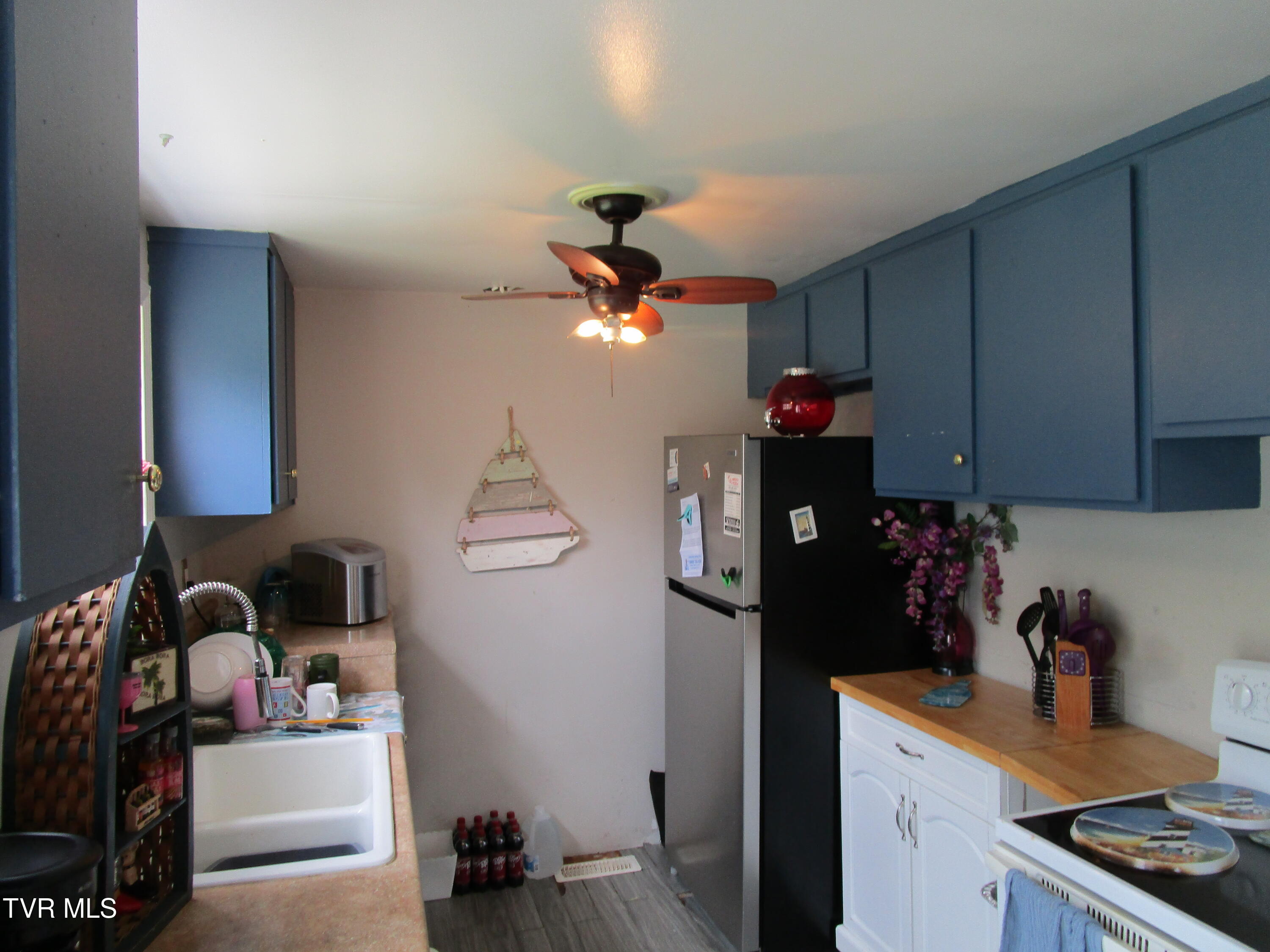 1818 West Lakeview Drive - Photo 3