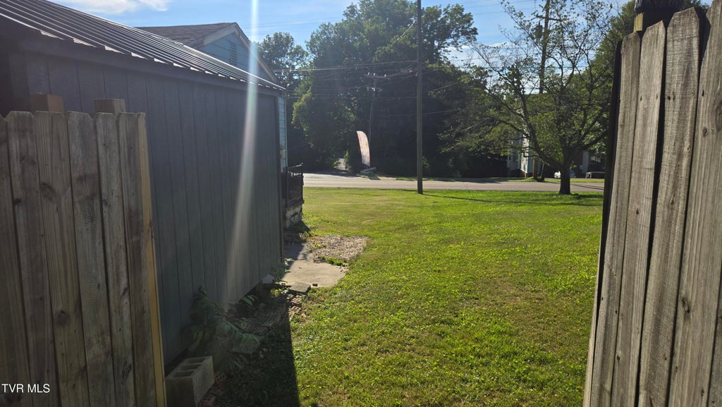 Photo of 1818 Lakeview Drive, Johnson City, TN 37601 (MLS # 9997144)