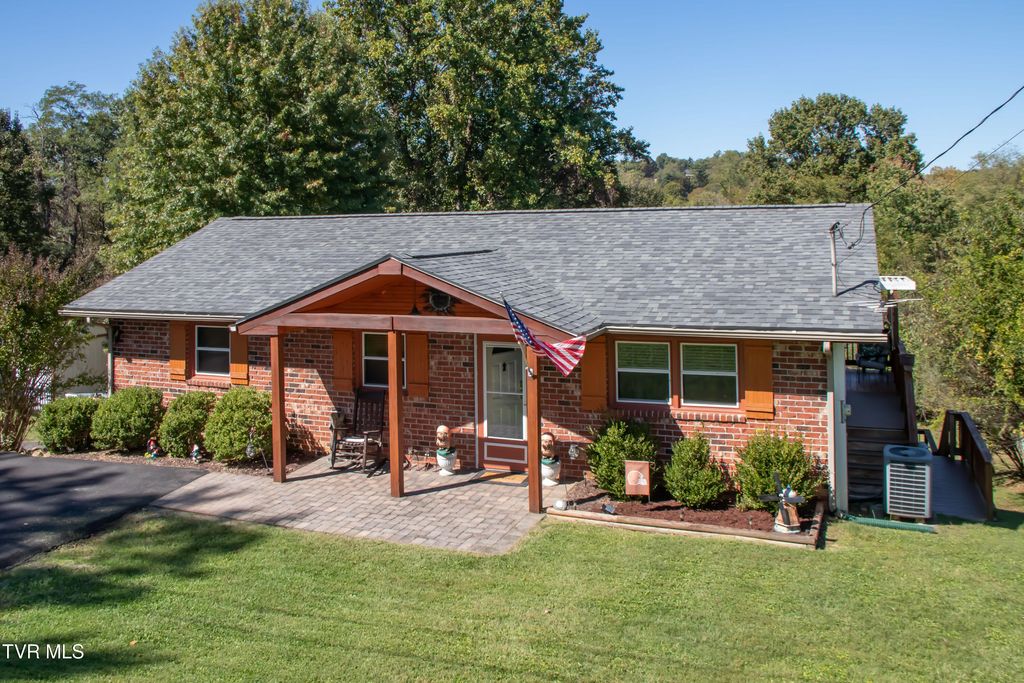 Photo of 203 Hilltop Drive, Bristol, VA 24201 (MLS # 9988562)