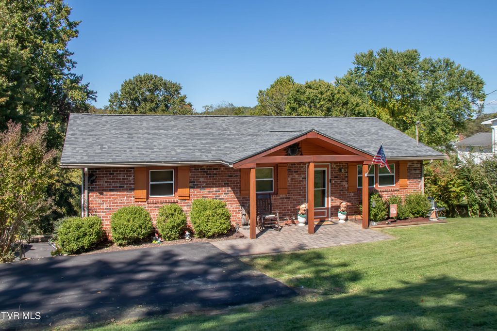 Photo of 203 Hilltop Drive, Bristol, VA 24201 (MLS # 9988562)