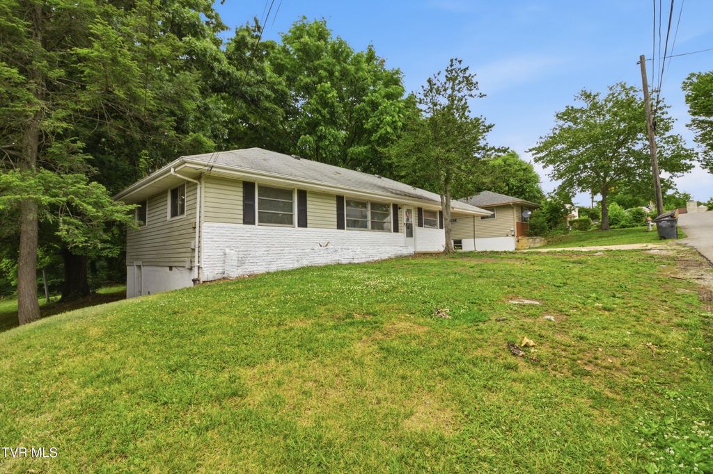 Photo of 2858 Ashley Street, Kingsport, TN 37664 (MLS # 9995812)