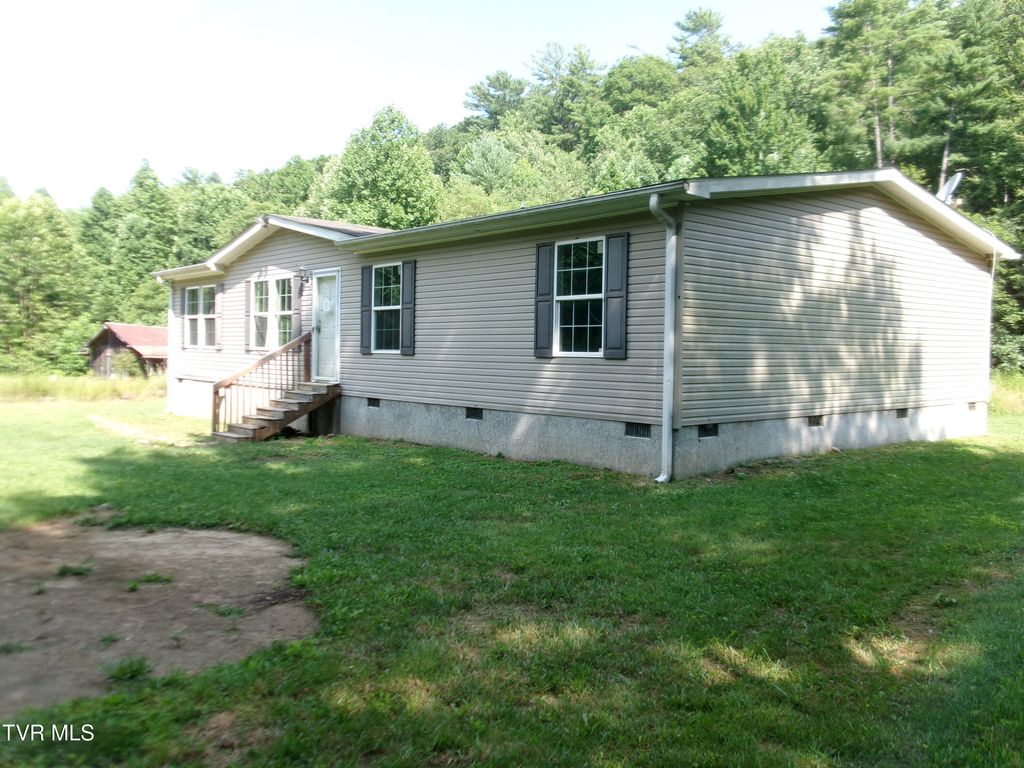Photo of 2035 Viking Mountain Road, Greeneville, TN 37743 (MLS # 9991622)