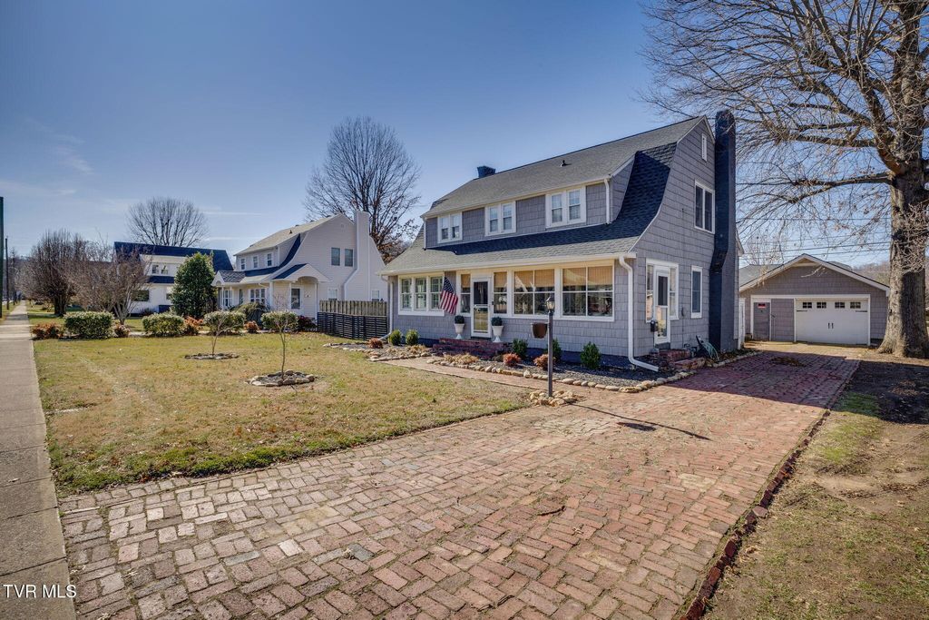 Photo of 319 Ohio Avenue, Erwin, TN 37650 (MLS # 9991485)