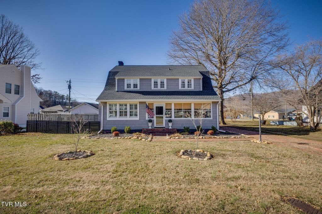 Photo of 319 Ohio Avenue, Erwin, TN 37650 (MLS # 9991485)