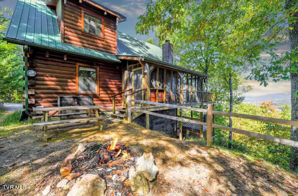 Photo of 3831 Glenview Way, Sevierville, TN 37862 (MLS # 9989504)