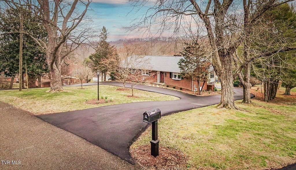 Photo of 4525 Chickasaw Road, Kingsport, TN 37664 (MLS # 9992648)