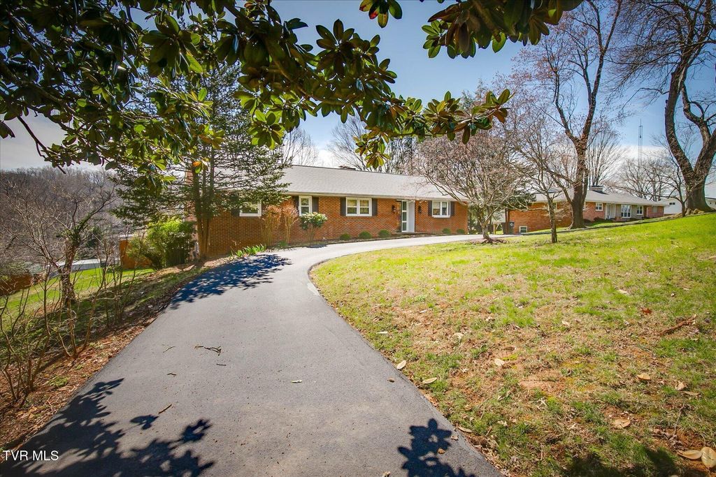 Photo of 4525 Chickasaw Road, Kingsport, TN 37664 (MLS # 9992648)